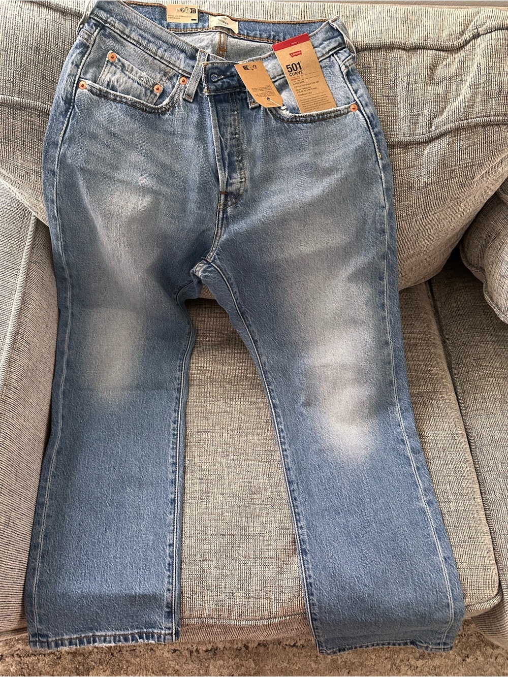 Levi's 501 Straight Light Blue Button-Fly Jeans size 27 waist x 28 length - Picture 5 of 7
